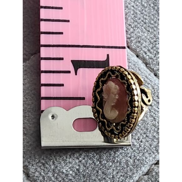 Vintage Mid-Century Yellow Gold Tone Cameo Clip On Earrings Euc - Picture 9 of 9